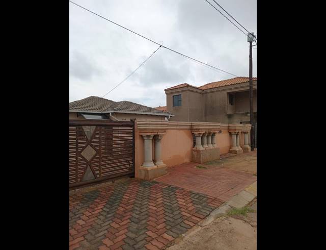3 BEDROOM HOUSE FOR SALE IN PROTEA GLEN EXT